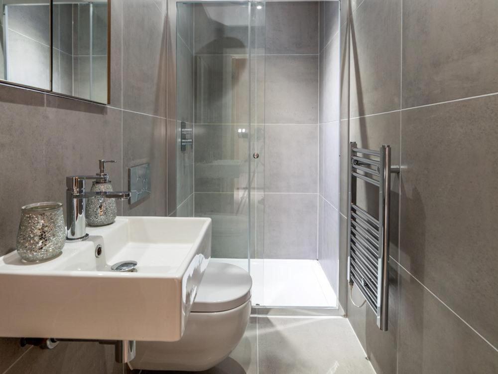 Central Tower Bridge Apartment Londen Kamer foto