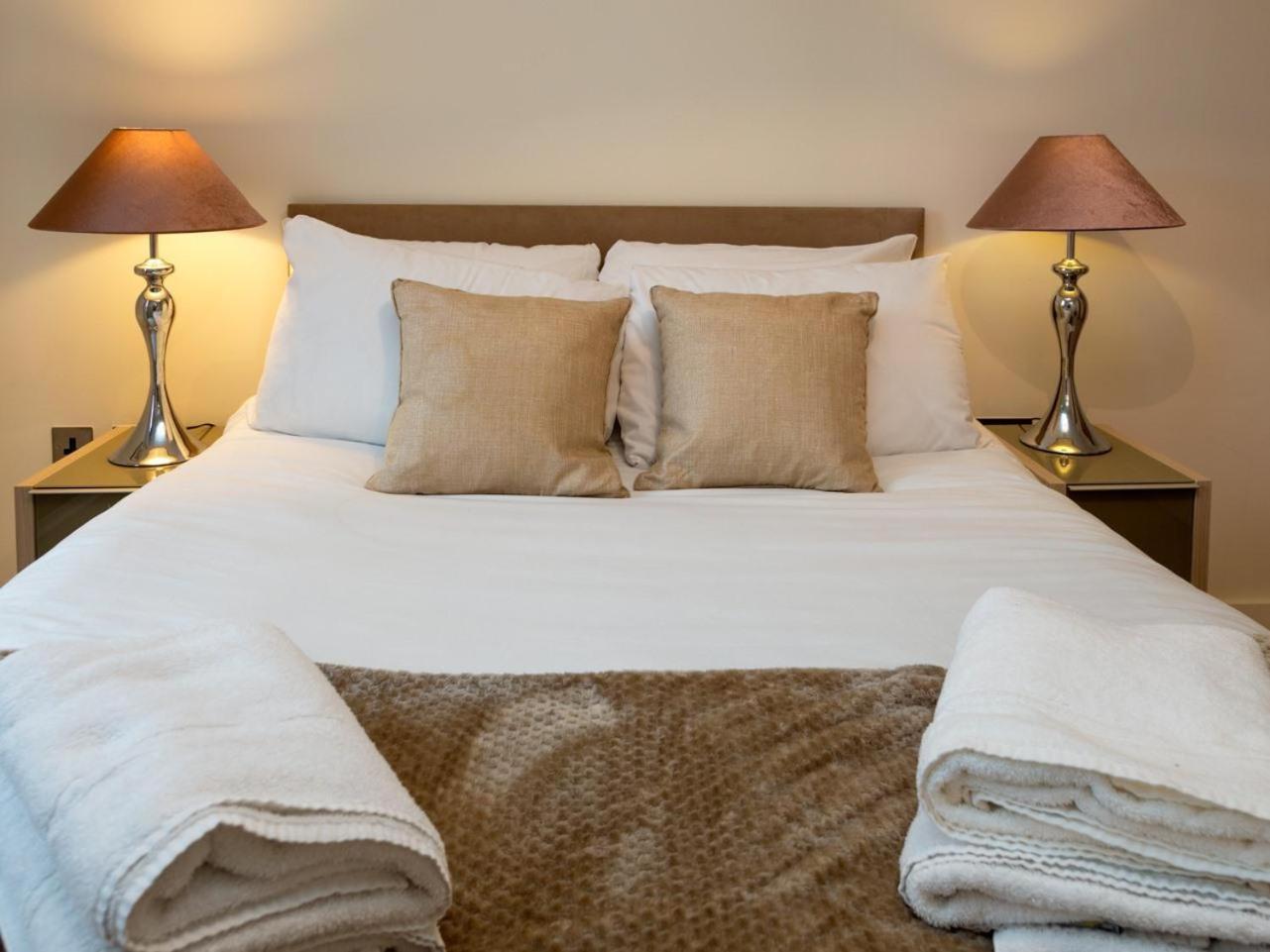 Central Tower Bridge Apartment Londen Kamer foto